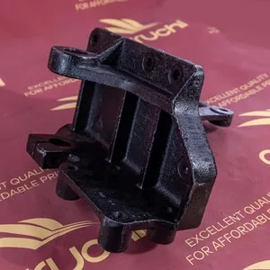 Кронштейн передней рессоры L Carruchi 8х4  Faw J6 КМ2200926(2902441-76А)