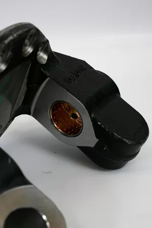 Цапфа правая Carruchi поворотный кулак, FAW J5 8х4 КМ4100001(3001022A1H)