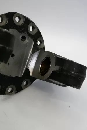 Цапфа левая Carruchi поворотный кулак, FAW J5 8х4 КМ4100002(3001021A1H)