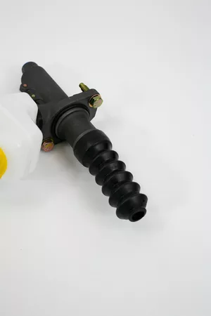 Главный цилиндр сцепления с бачком Carruchi Shacman F2000 KM7801001(DZ93189230090)