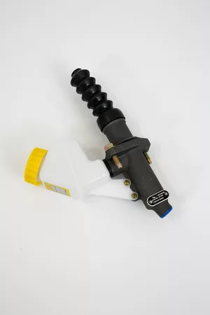 Главный цилиндр сцепления с бачком Carruchi Shacman F2000 KM7801001(DZ93189230090)