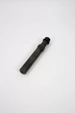 Палец передней рессоры Carruchi Shacman (под гидроцилиндр) KM0600009(DZ9100520007)