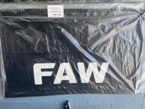 Брызговики (черная резина) задние 590х365 "FAW" (LUX) Белая надпись(26138)