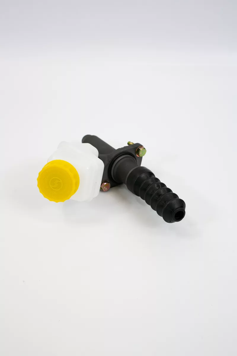 Главный цилиндр сцепления с бачком Carruchi Shacman F2000 KM7801001(DZ93189230090)