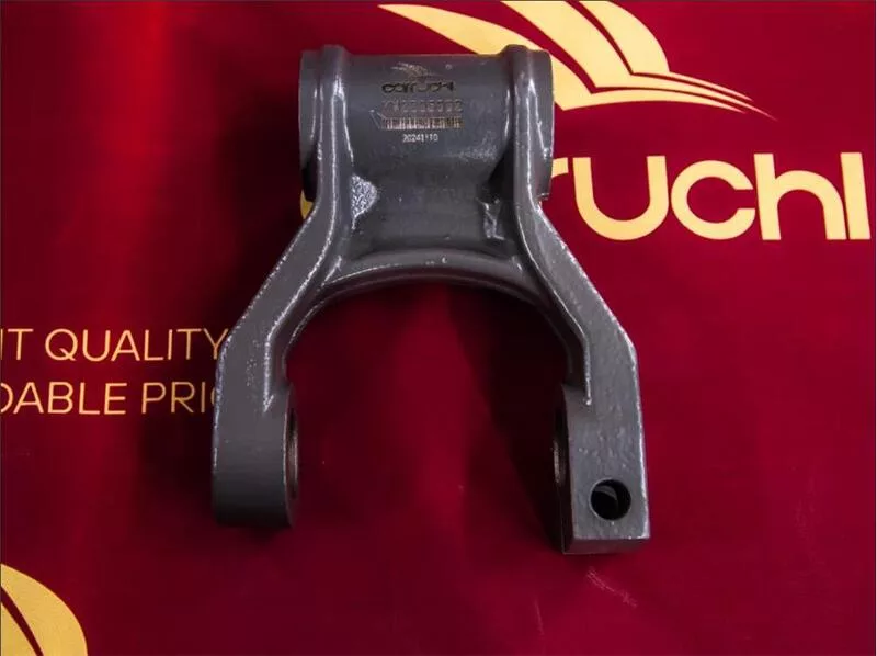 Серьга передней рессоры  Carruchi SHACMAN HOWO КМ2205003(WG9725529034)