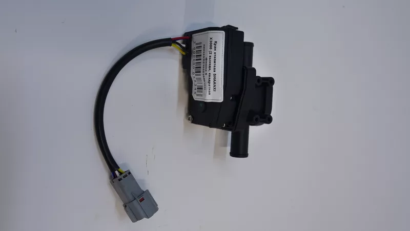 Кран отопителя SHAANXI X3000 (2 выхода, квадратная фишка 5 пинов)(DZ15221840102)