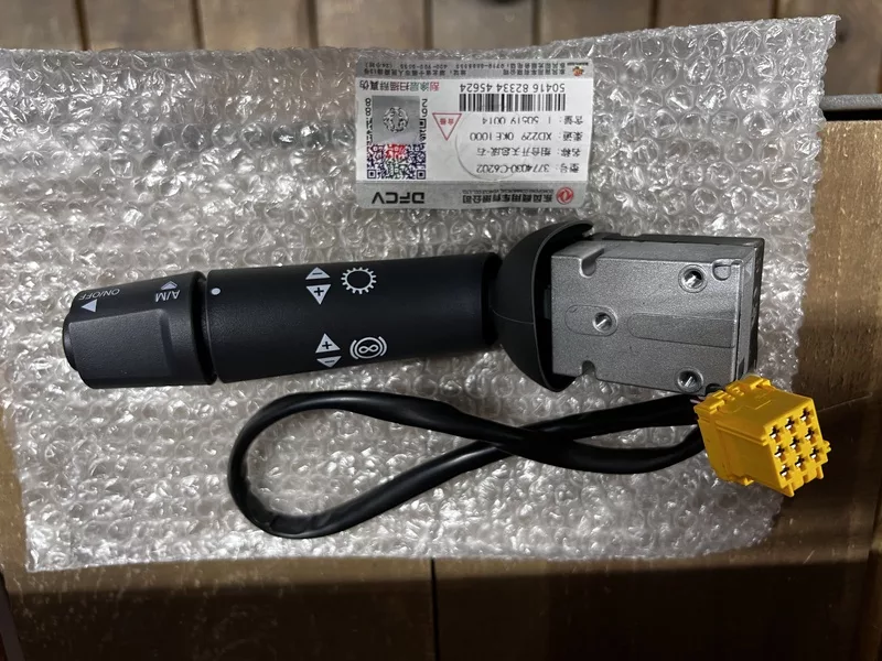 Блок комбинированного переключателя-правый Dong Feng KM3600029(3774030-C6202)
